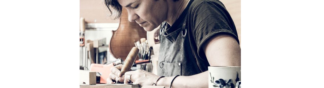 Nicole Alosinac Luthiery, Vancouver BC