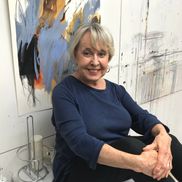 Vera Tchikovani Abstract Artist