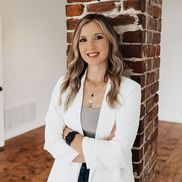 Lindsay Brown- Solid Rock Realtors, Oologah OK