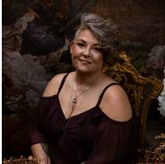 Maria Leggett, Medium