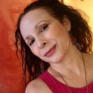 Danielle Winston, Wellness Writer & Screenwriter