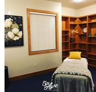 Stephanie's suites logo
