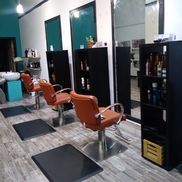 Pin and tonic salon
