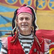 MooNiE the Magnif'Cent: Juggler, Ropewalker, Foolish Mortal!