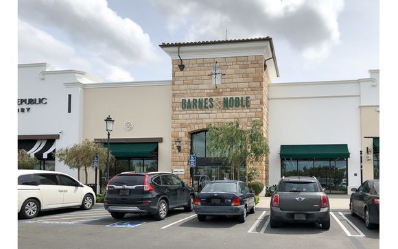 Maya Kaathryn Bohnhoff Helps Christen New Concord Barnes Noble