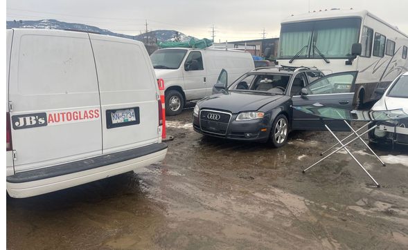 Mobile Windshield replacement  with JB’s Auto Glass