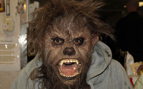 ESC's Darryl Maximilian Robinson Notes 2011 Scareactor Gig At Universal Studios Hollywood!  with The Excaliber Shakespeare Company Los Angeles Archival Project