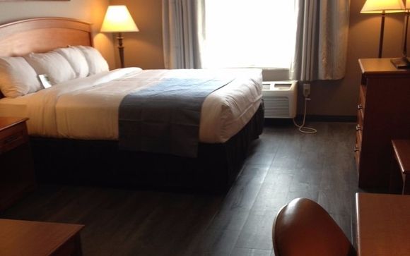 Renovated King room by Wingate by Wyndham Bentonville Airport