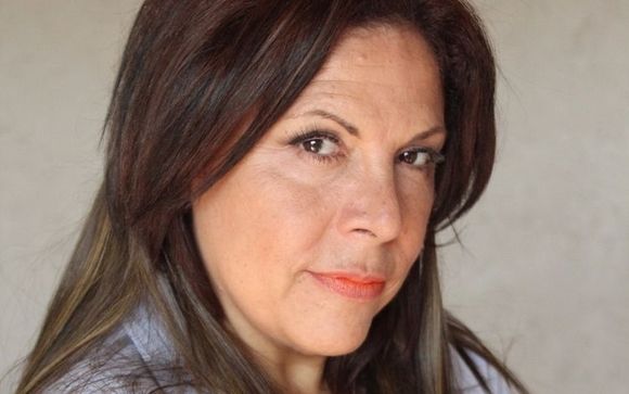 SPANISH.ENGLISH VOICEOVER ANNOUNCER by SOPHIA SANTI