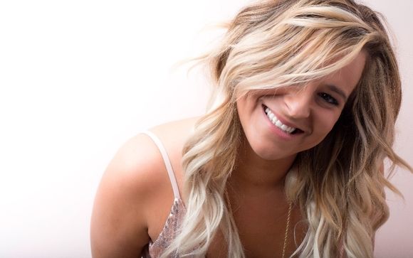 Headshot Sessions by Glamour Shoots with Julie: Glamour/boudoir/headshot photography