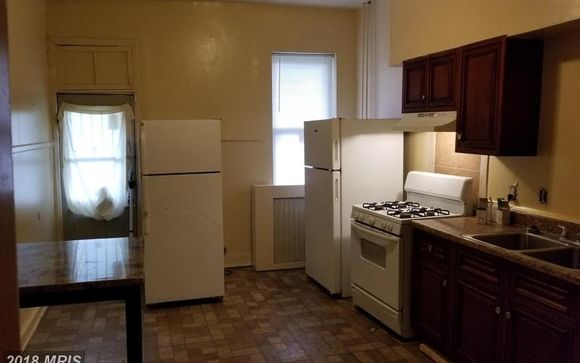 Big Homes With Big Kitchens Just Minutes From The University Of