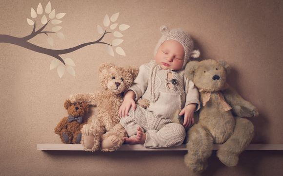 Creative Newborn Art by Lisa Matthis Photography