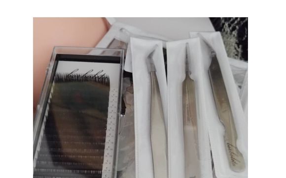 Eyelash extensions by Under The Foot Wellness