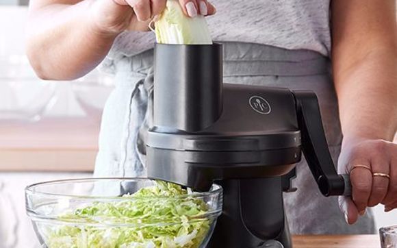 EVERYONE needs a Pampered Chef Food Chopper in their home- would