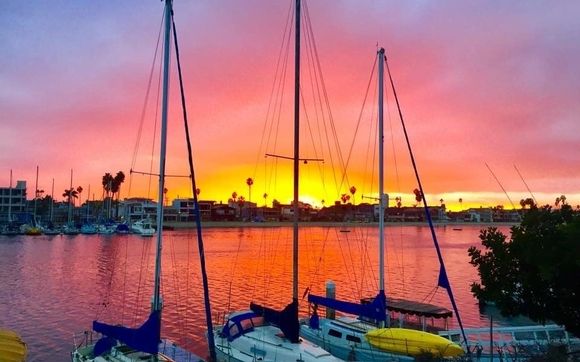 Boats And Houses Along A Canal In Naples, Long Beach, California Editorial  Image - Image of boats, united: 147095545