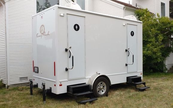 LUX - 4 Stall Restroom Trailer by Fancy Flush - Luxury Restroom Rentals