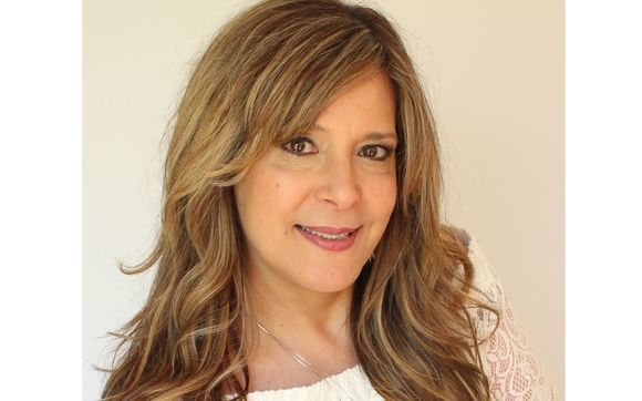 Spiritual Mentor, Reiki Master/Teacher and Chakra Healing and Balancing Expert by Holistic Journey