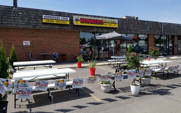 Outdoor Dining by Honkers Pub & Eatery