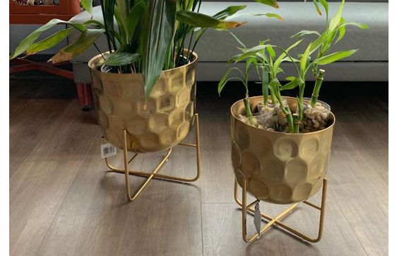 Plant pot set by Gaudi Cafe / El Metro