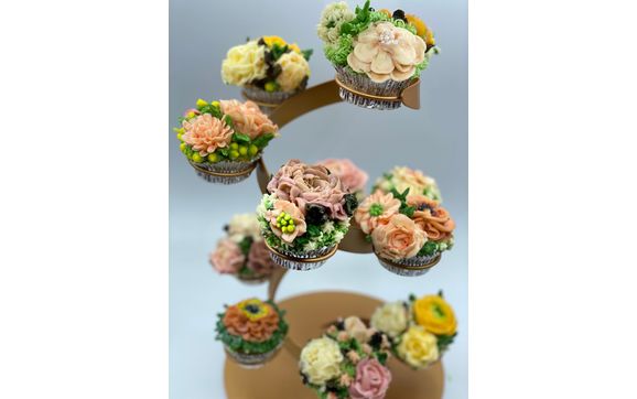 Cupcake Centerpiece For Your Table by The Blooming Cupcake