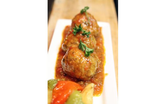 Jumbo meatballs by 𝑷𝒂𝒛𝒛𝒐 𝑷𝒂𝒛𝒛𝒐 𝑰𝒕𝒂𝒍𝒊𝒂𝒏 𝑪𝒖𝒊𝒔𝒊𝒏𝒆