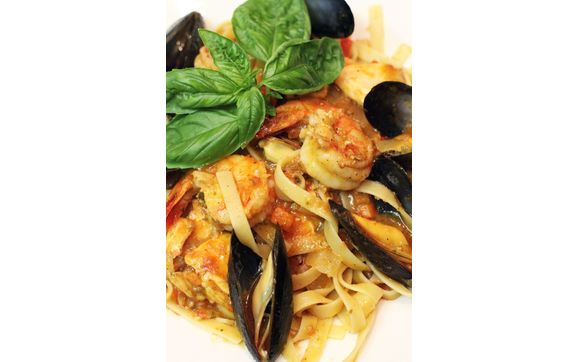 Fettuccini pescatore by 𝑷𝒂𝒛𝒛𝒐 𝑷𝒂𝒛𝒛𝒐 𝑰𝒕𝒂𝒍𝒊𝒂𝒏 𝑪𝒖𝒊𝒔𝒊𝒏𝒆