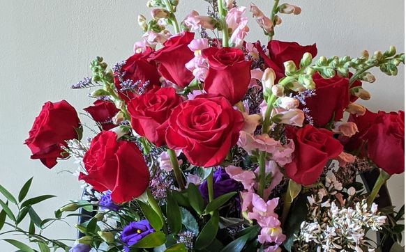 Fine floral design  by The Hidden Daisy floral studio LLC