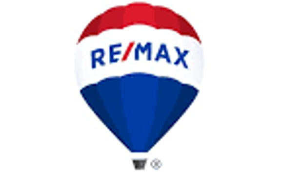 Platinum Award Winning Real Estate Services  by Renata Steele RE/MAX®