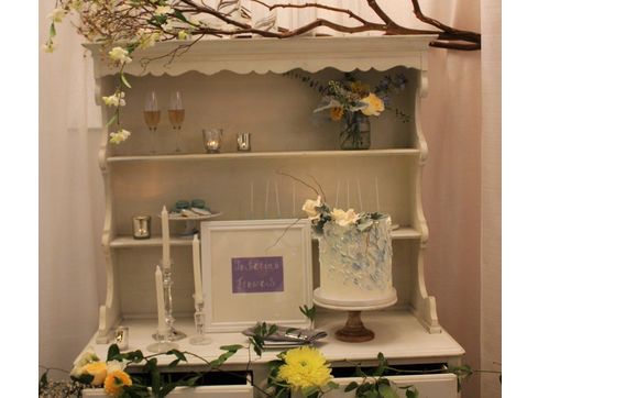 Decorating your spread by Jorbelina Flowers