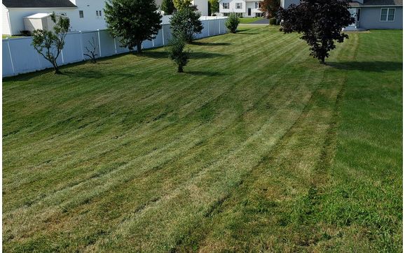 Lawn maintenance by Duran Landscaping & Snow removal
