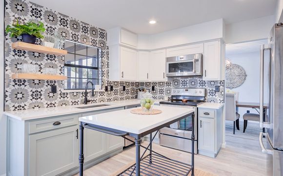 Kitchen remodel by Aloha Design Innovations