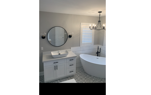 Bathroom renovation  by Mb home Reno