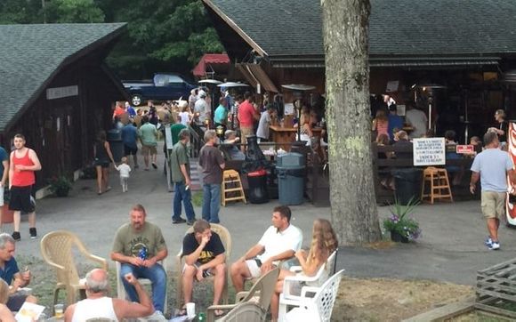Outdoor Dining by Lobster in The Rough
