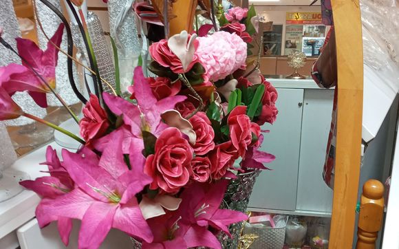 Boquet  u ique by Paradise wedding pews