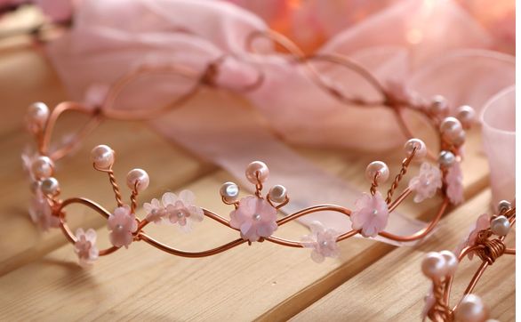 Wire crown by Grace and lace events 
