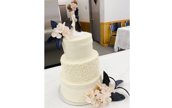 Wedding Cakes by Cakes By Callie