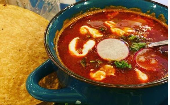 Curbside Pickup at El Metro 1959 w Chicago by Gaudi Cafe / El Metro