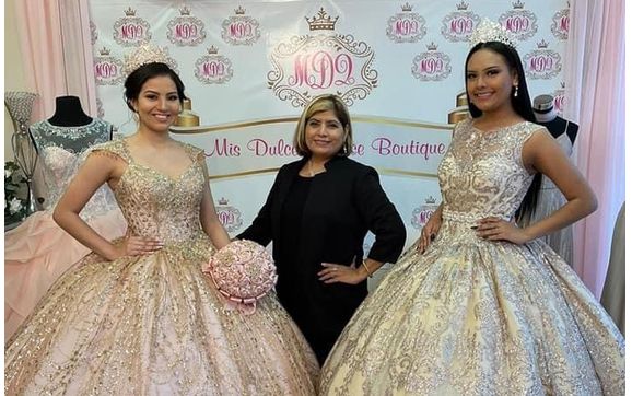 Quincea era Gowns Accesorios by Mis Dulces Quince Boutique in