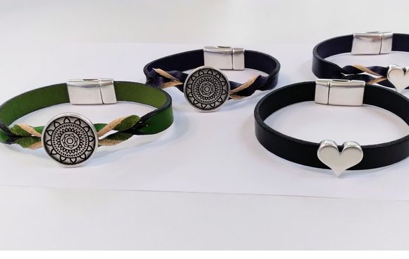 Online Ordering by Lively Accents