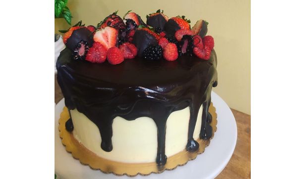 Custom Cakes by Tootsie's Place