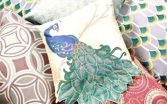 Appleton Lane Residence: Incorporating Peacock Accents by KCL-IDESIGN, LLC®