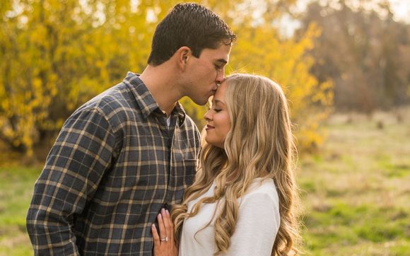 Engagement Photos by Rosy Lens Photography