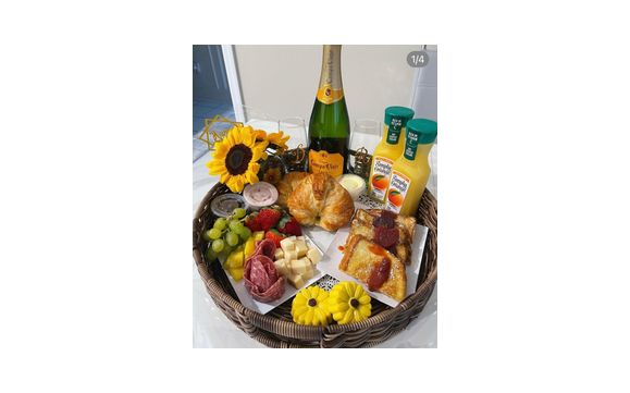Delivery fee by Savoia Strawberries & Sweets
