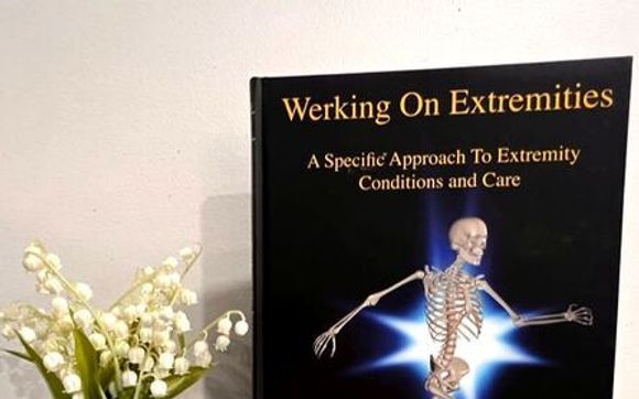 Dr. Mark Werking's textbook and online training program by Werking on Extremities LLC