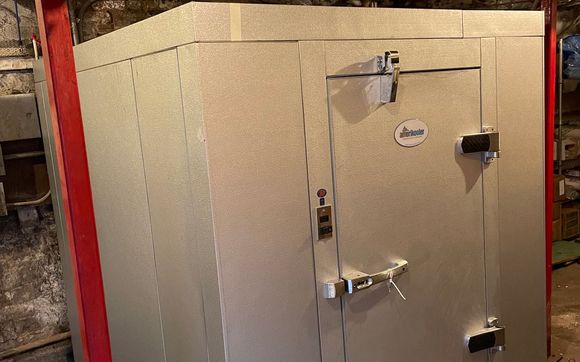 Installation of new walk-in cooler by Thassos Group