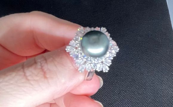 Stunning black Tahitian ring  by Venus Gemstones