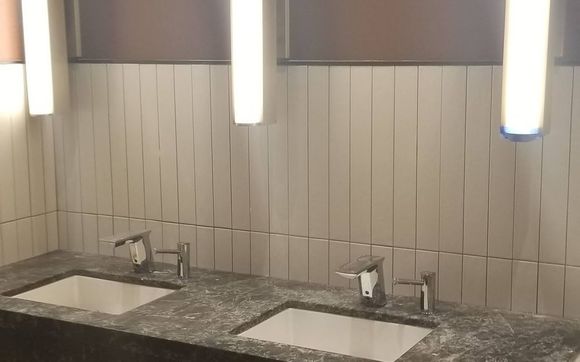 LED VERTICAL FIXTURES by Flankers Electric