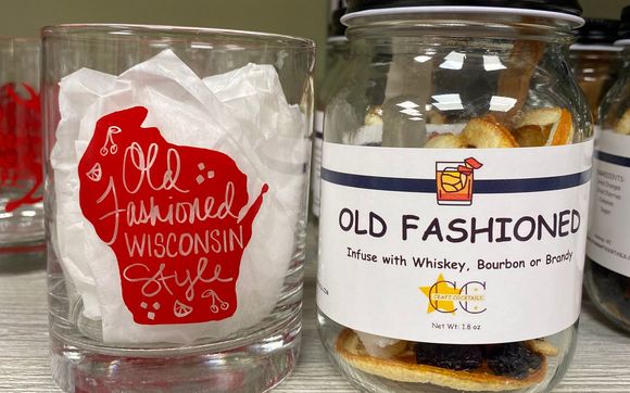 Wisconsin Old Fashioned glass and Old Fashioned drink infusion kit by Frankie’s • A Gift Shop