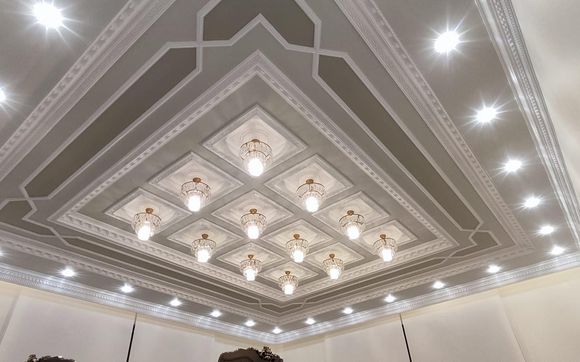 Crown moulding ceiling design by DIAMOND CROWN MOULDING Toronto