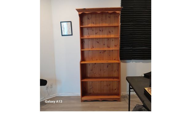 Bookshelf for Free  by Manhattan Solutions